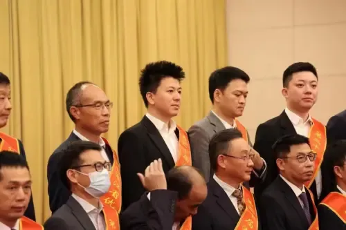 2022浙江省企业领袖峰会久盛地板董事长张凯荣膺浙江省优秀企业家