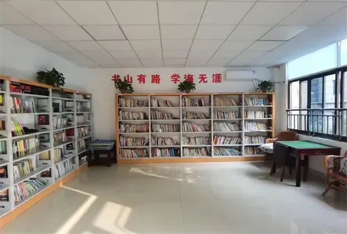 社区里自建图书馆吉他社共创共生业主关系在美的置业沪苏皖生根发芽