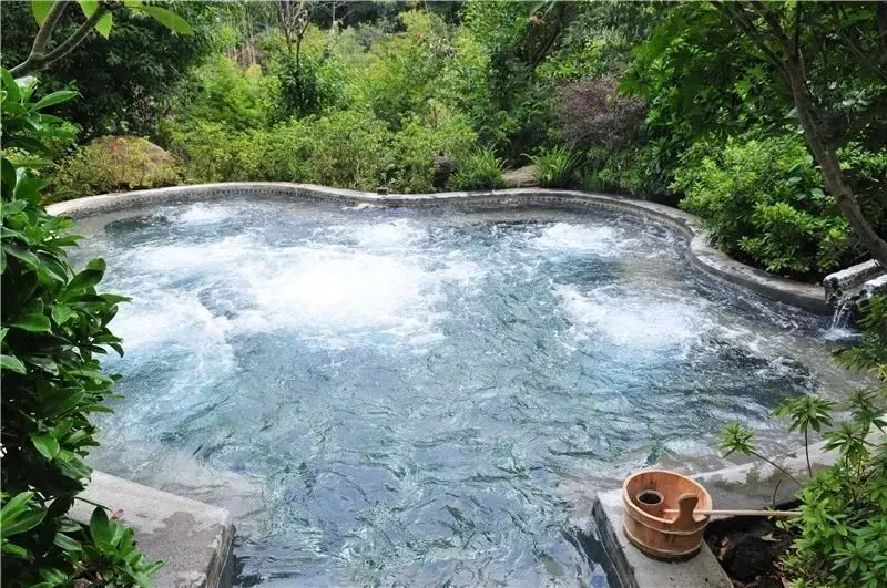 和顺颐庭温泉小镇旅居在腾冲私享温泉疗养的小时光