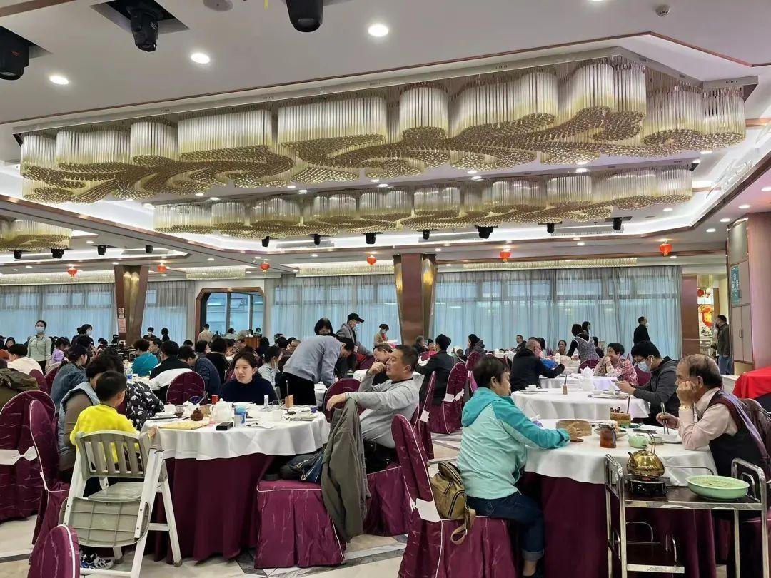武汉五星级酒店转型大排挡 食客爆满-搜狐大视野-搜狐新闻