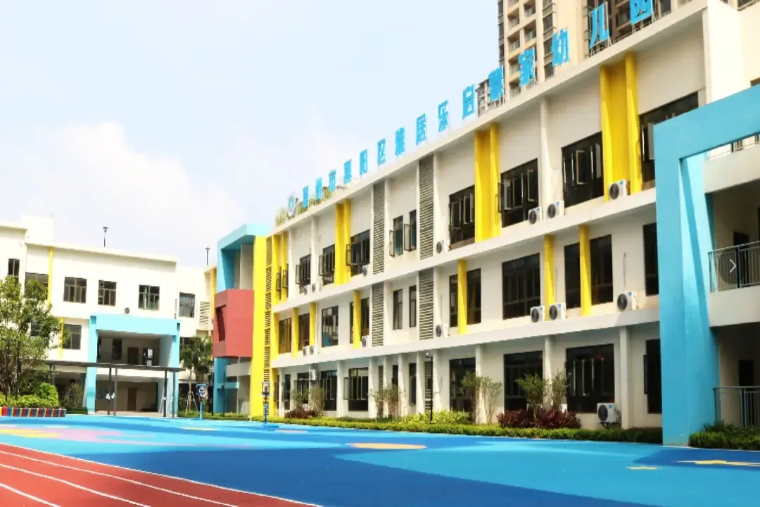 其中,惠阳区第五中学及附属小学现已开学,占地高达10万㎡,相当于10个