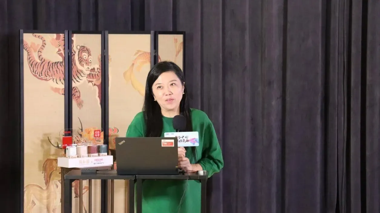 景德镇陶瓷大学国际学院院长张婧婧张院长进行《陶瓷与空间》主题演讲