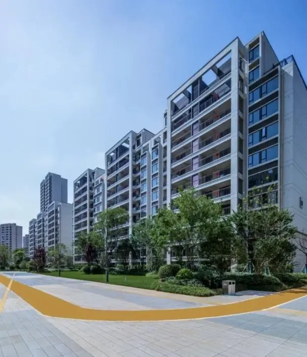 乐平中奥·奥城国际,以米灰色为主色调的建筑主体,搭配双层中空low-e