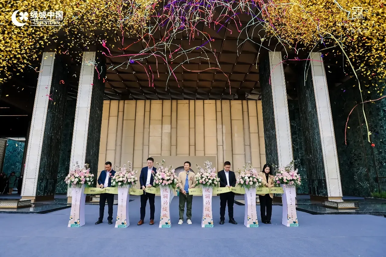 成都首个绿城全维实景示范区开放为您剧透未来的瑰丽生活