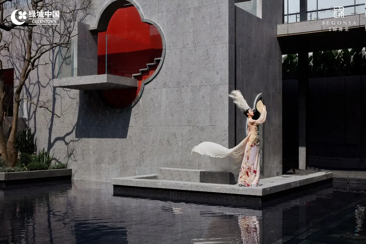 成都首个绿城全维实景示范区开放为您剧透未来的瑰丽生活