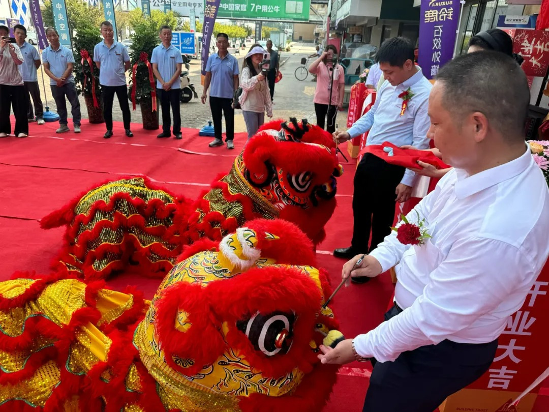 热烈祝贺铃鹿石纹外墙许昌服务中心旗舰店开业大吉！