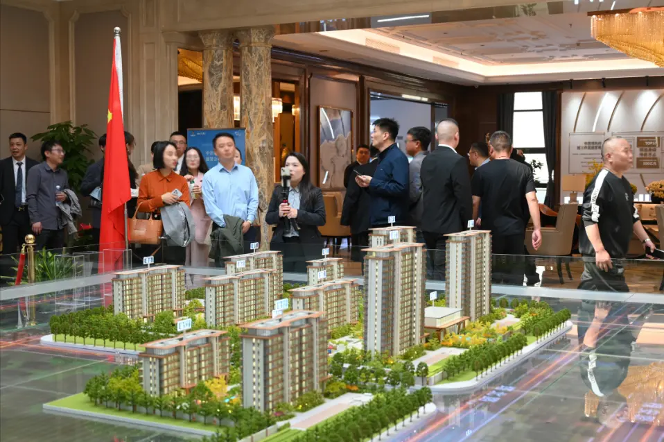 过群峯 见云顶 | 中冶·德贤云顶城市展厅盛大开放，启幕石门奢雅生活