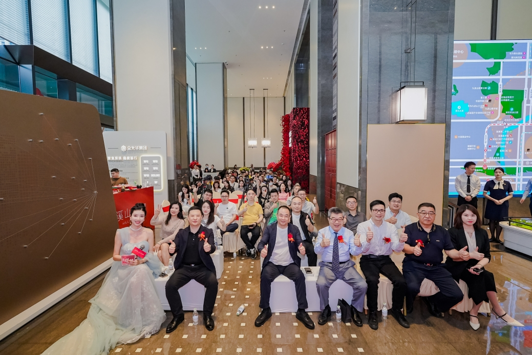新规样板 亲水好房丨百万方公园大城 即将入市！