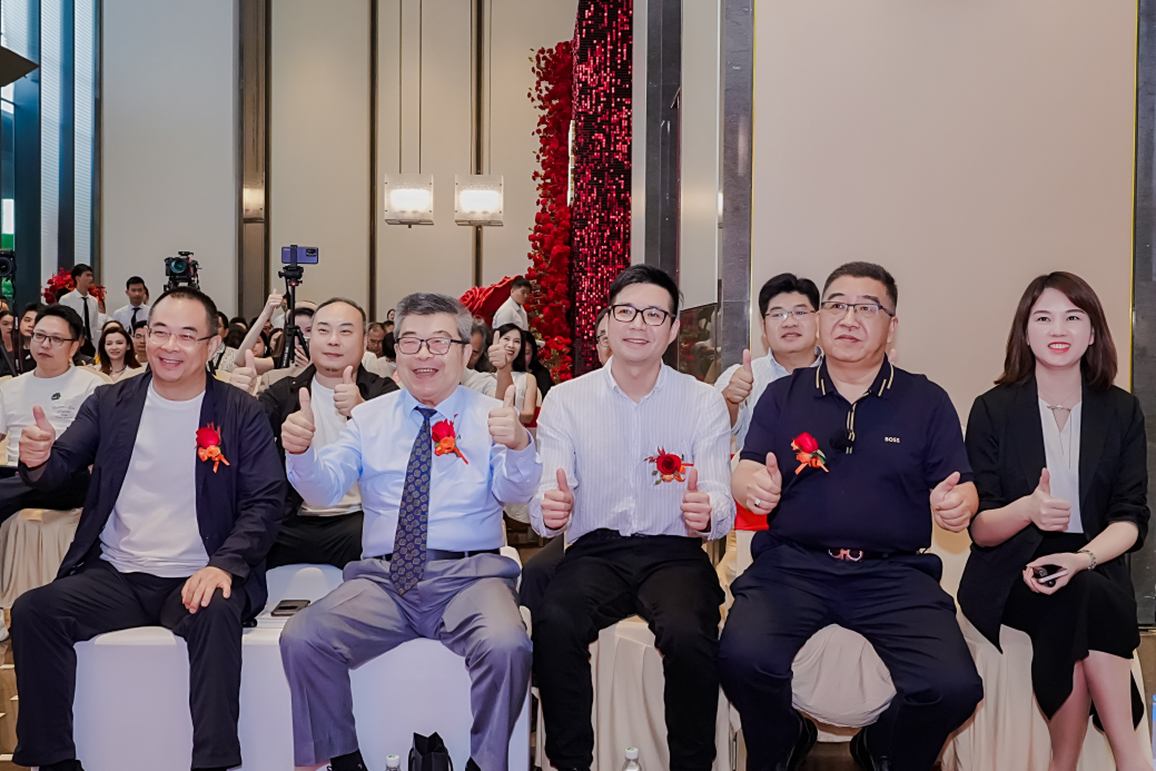 新规样板 亲水好房丨百万方公园大城 即将入市！
