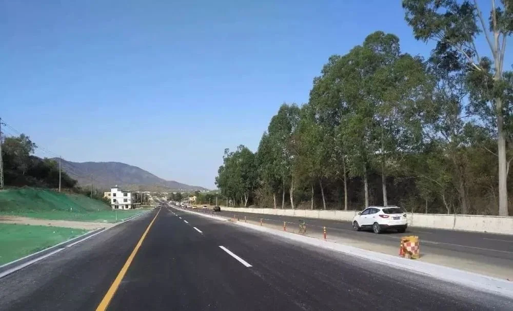 g225国道崖城互通至南山互通连接线拓宽工程功能性通车.