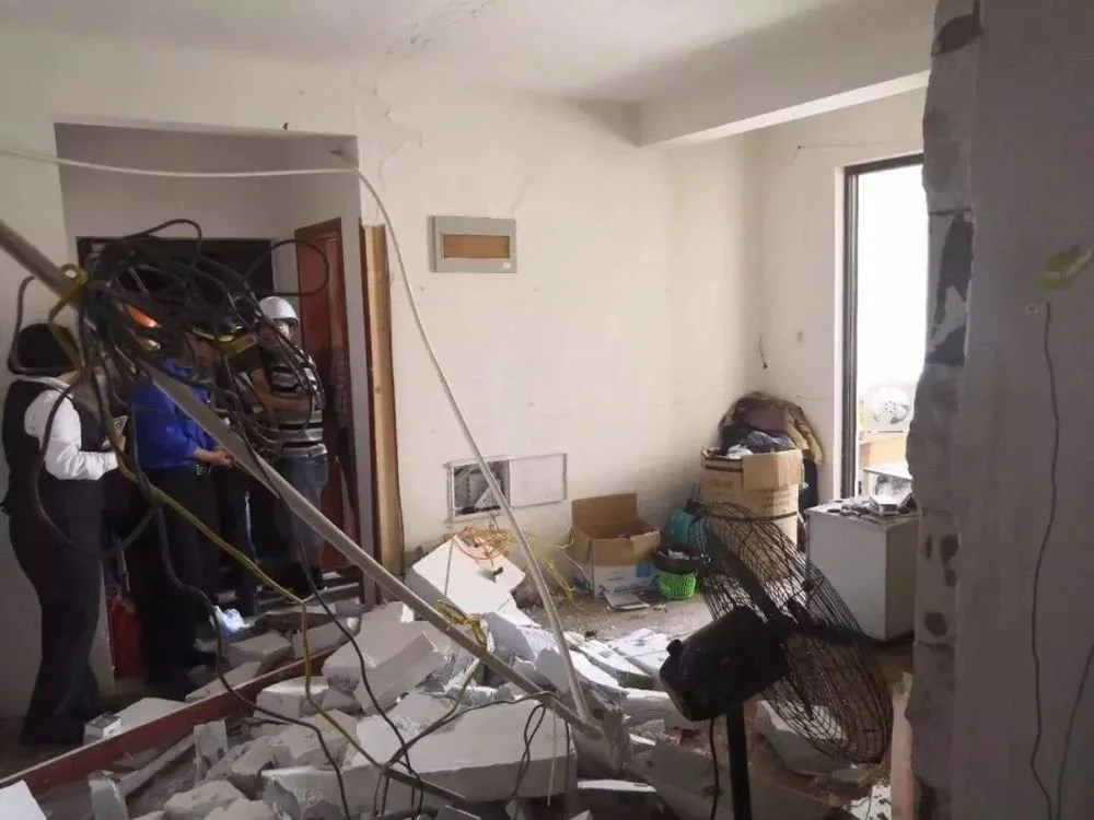 我租的房子才交房租不到几天就给拆了,二手房东还不给我退租金,真是亏