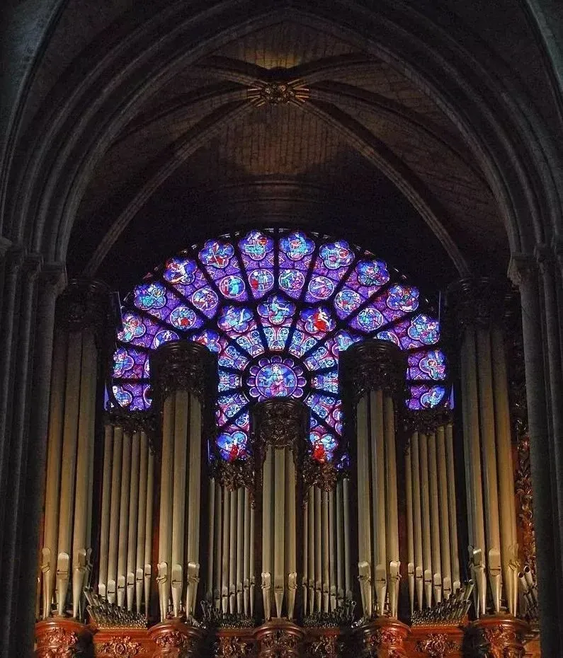 巴黎圣母院重建或需十年还好玫瑰花窗已开遍世界各地