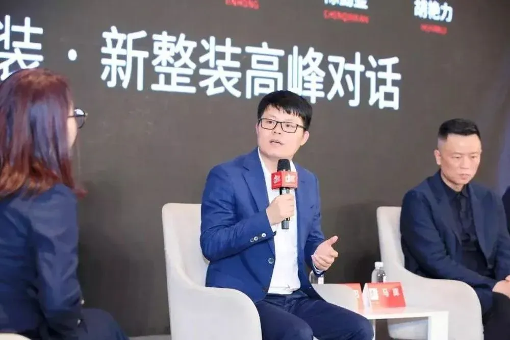 圣都家居装饰董事长颜伟阳颜伟阳:首先市场正在慢慢回归理性,回归商业