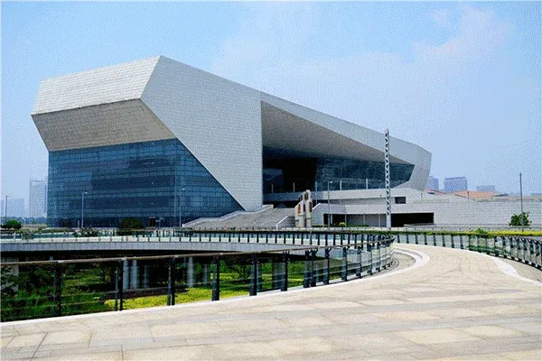 配套方面:所在区域"五大馆"齐聚,万象城,长风国贸第六馆的加持.