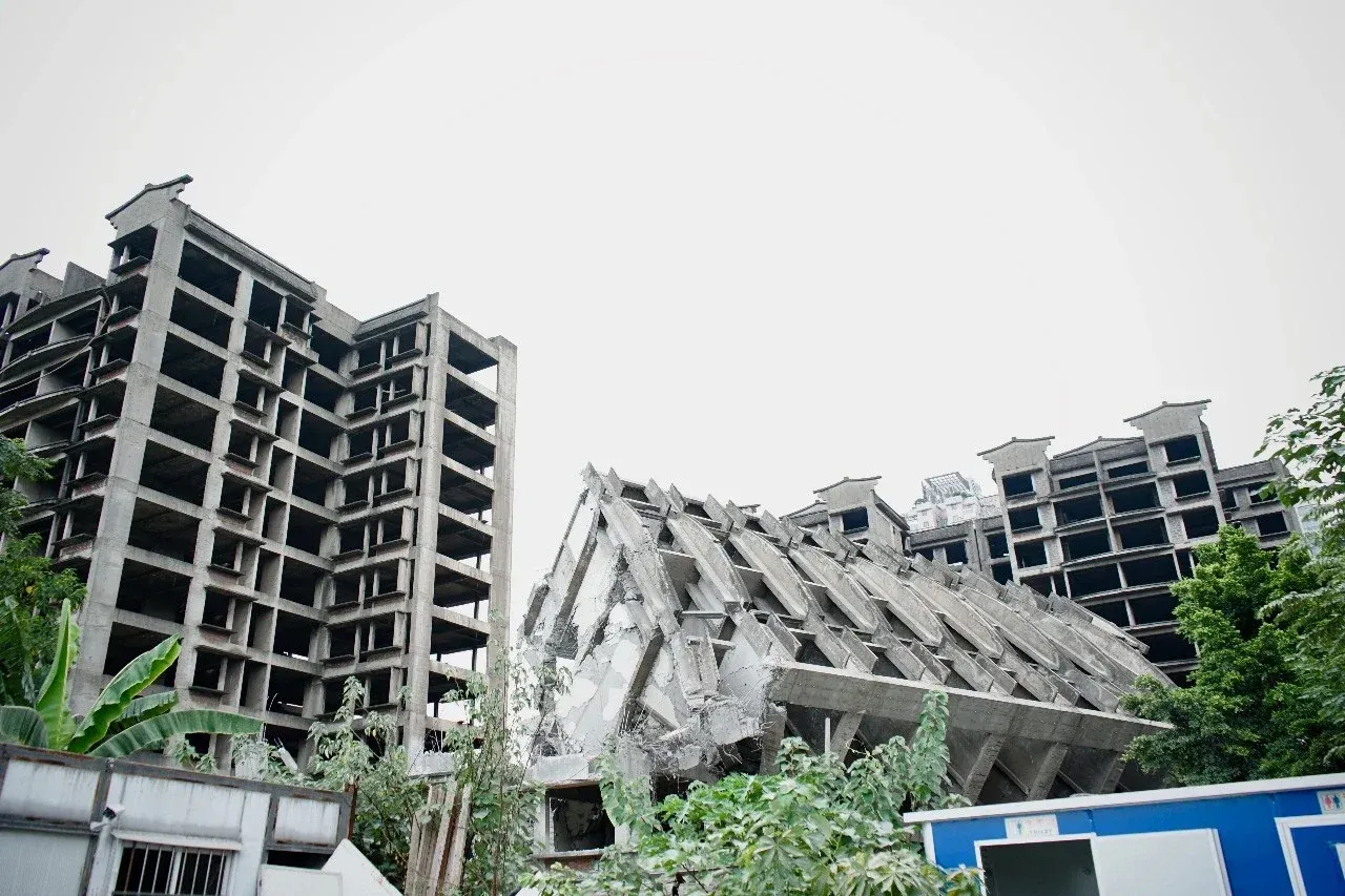 烂尾楼玉兰苑终于拆掉了实际上,不仅仅是花地湾,整个芳村,城市更新