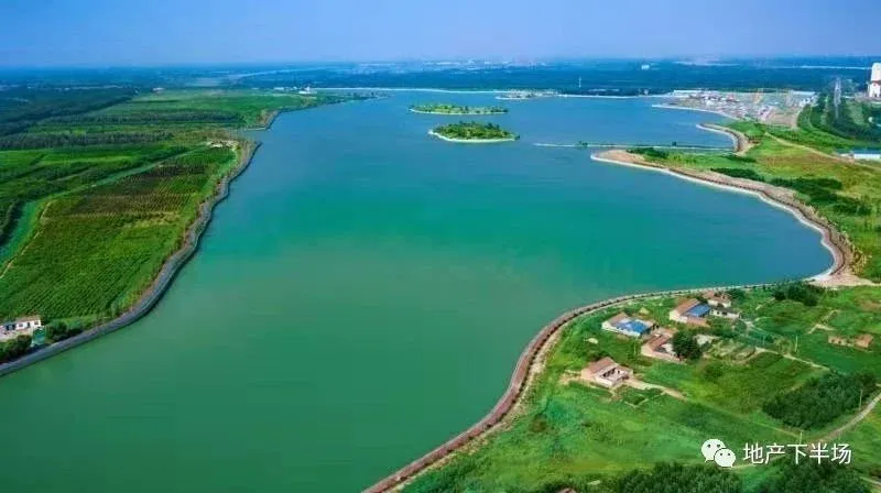 目前,齐河黄河国际生态城片区内的楼盘,也分为两类,一是针对济南,齐河