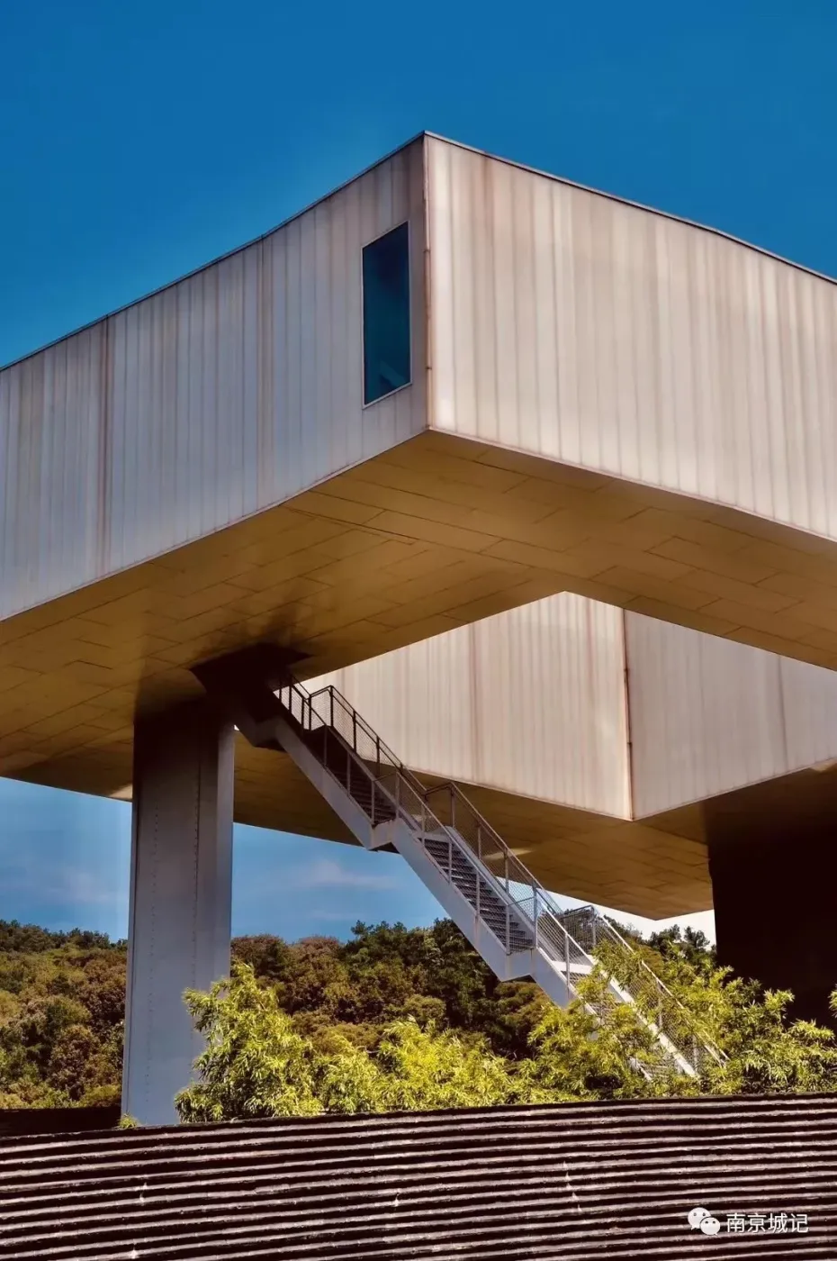 四方美术馆是四方当代艺术湖区的标杆作品,由美国当代建筑师的代表