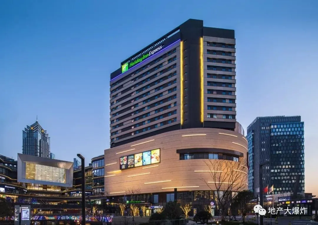 一个更真实的龙湖