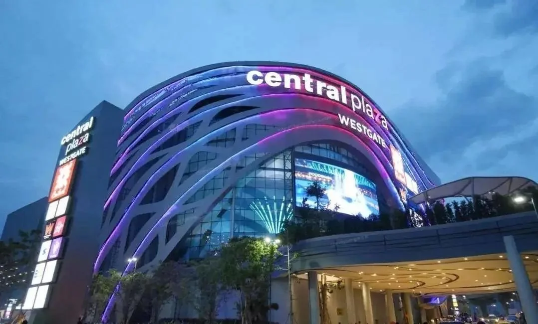 central airport plaza — 驾车5分钟