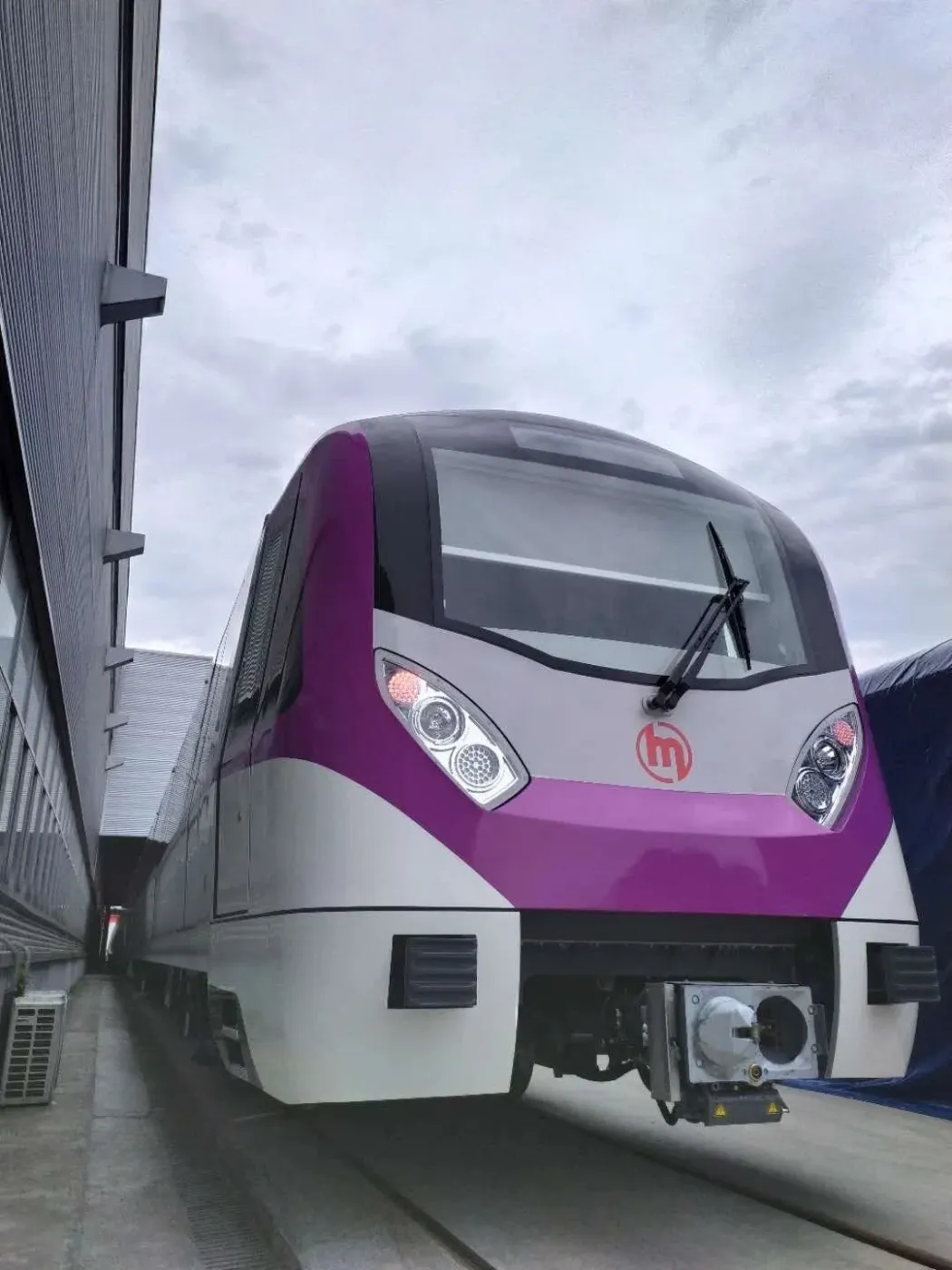杭州地铁7号线列车亮相!全新车型!紫色的,更大了!