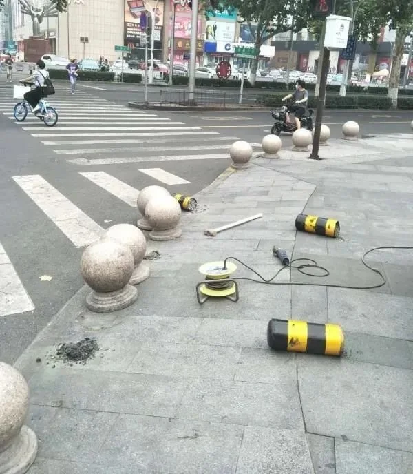 範圍為在張店區城市慢行道,人行道區域範圍內設置的各類阻車樁.