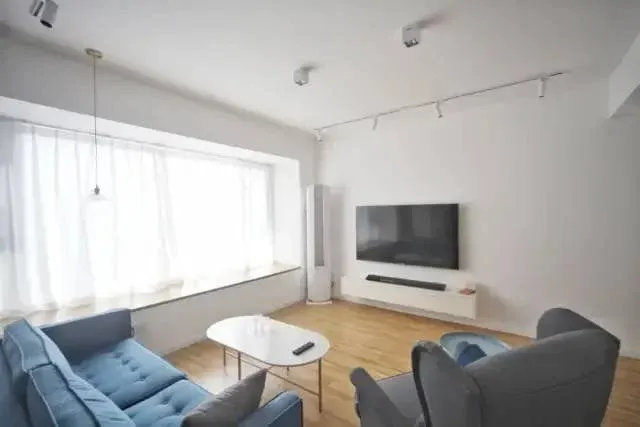 客厅没有阳台,这样设计也很美