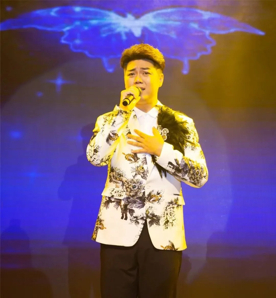 刘屏亲临直播间为丽登带货丽登月饼茂名总经销189 3836 8222(微信同号