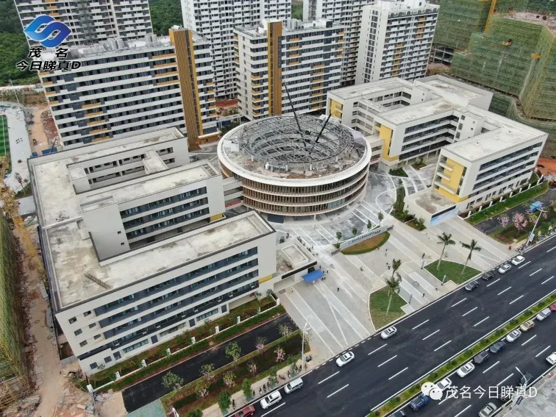 华师附属电白学校9月1日正式开学对面的金源华府营销中心明天开放