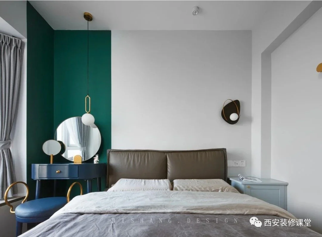 提亮整体空间▲复古装修,墙面采用局部变色,极简线条勾勒,让视