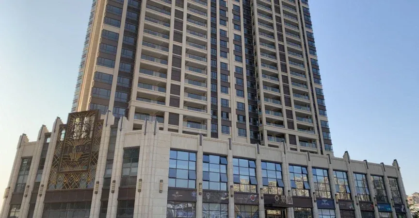 设计上,两个项目均选择了120平米以上的中大面积段,尤其是天翔湖沁庭