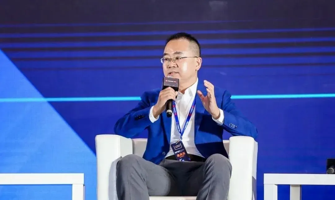 时代中国集团助理总裁,副总裁兼广州公司(北区)总经理崔久峰富力城市