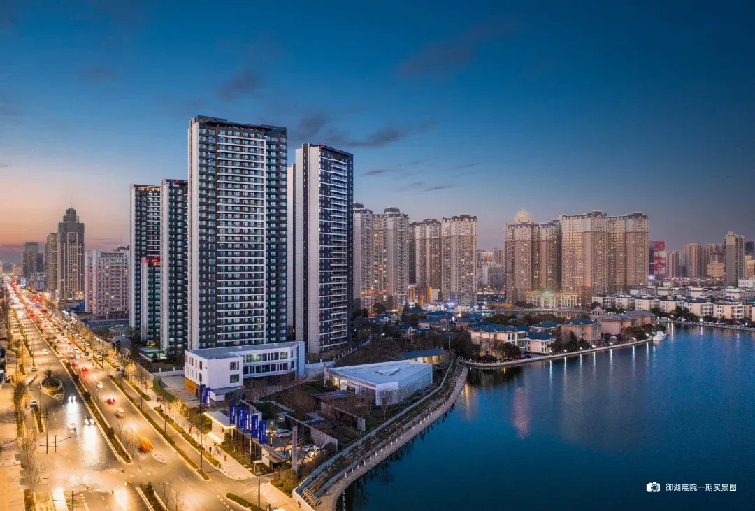 如果说,帝湖花园的出现,让帝湖彻底变成了一个城市湖.