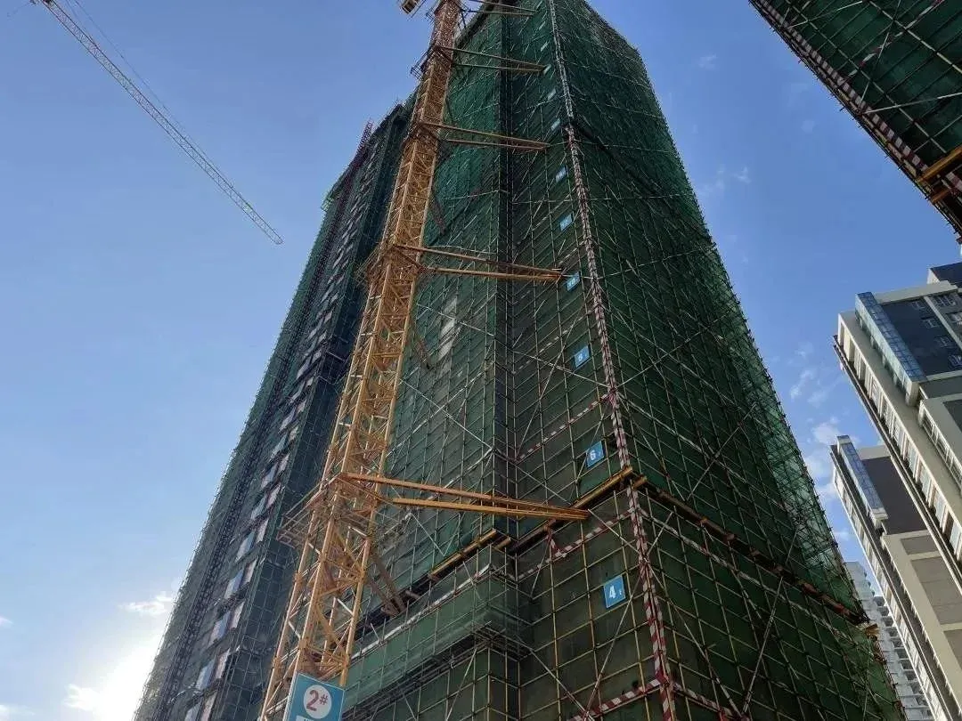 见证中交匠造速度和承苑1楼封顶大吉