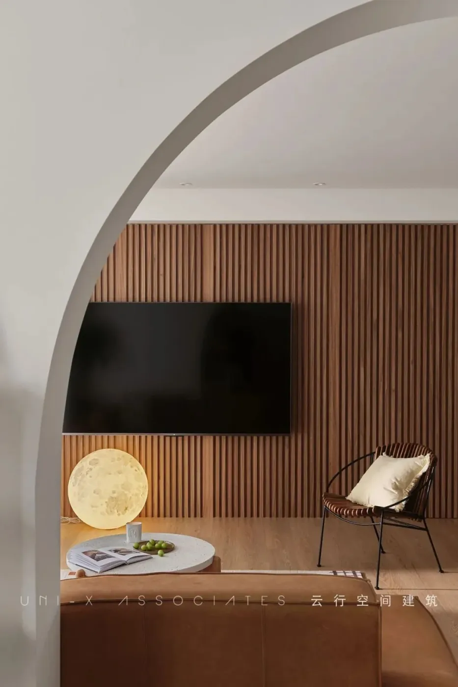 149㎡家里拱门设计有趣又个性木格栅电视墙时尚有温度