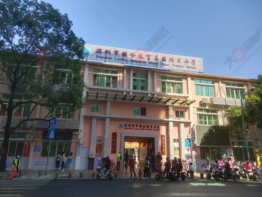 湖贝路上的螺岭外国语实验学校湖贝校区还在正常运营.