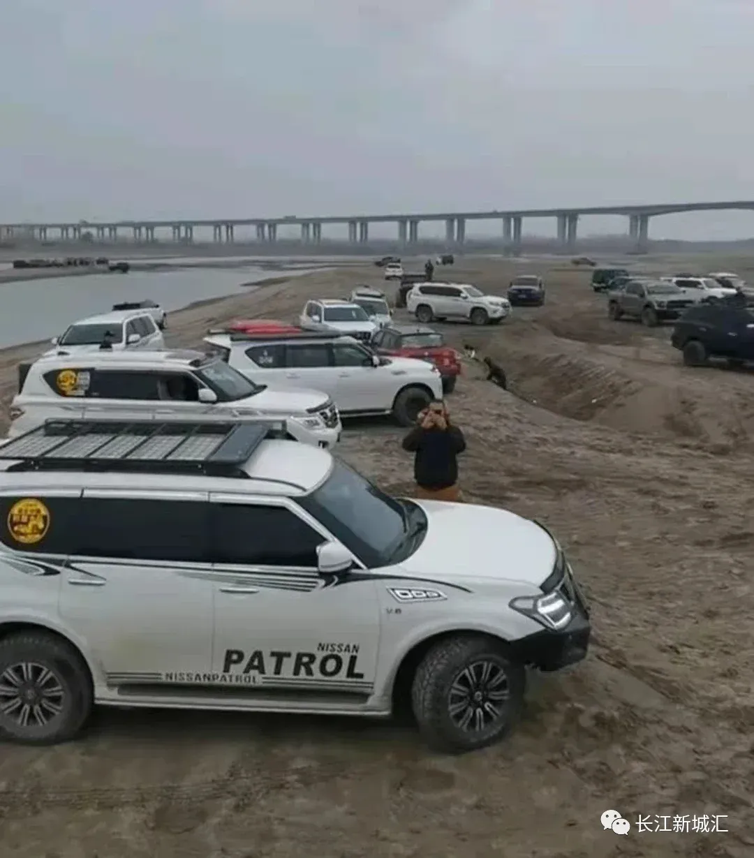即日起天兴洲实施交通管控部分越野爱好者转场武湖江滩
