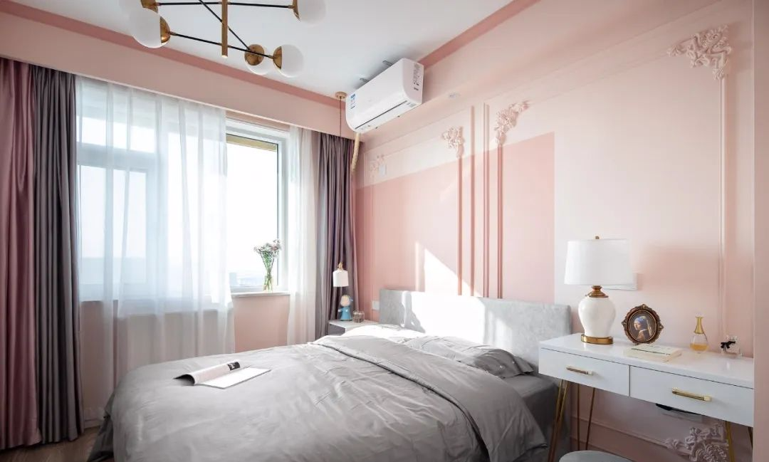 90㎡北欧轻奢风，粉红色的卧室设计很温馨