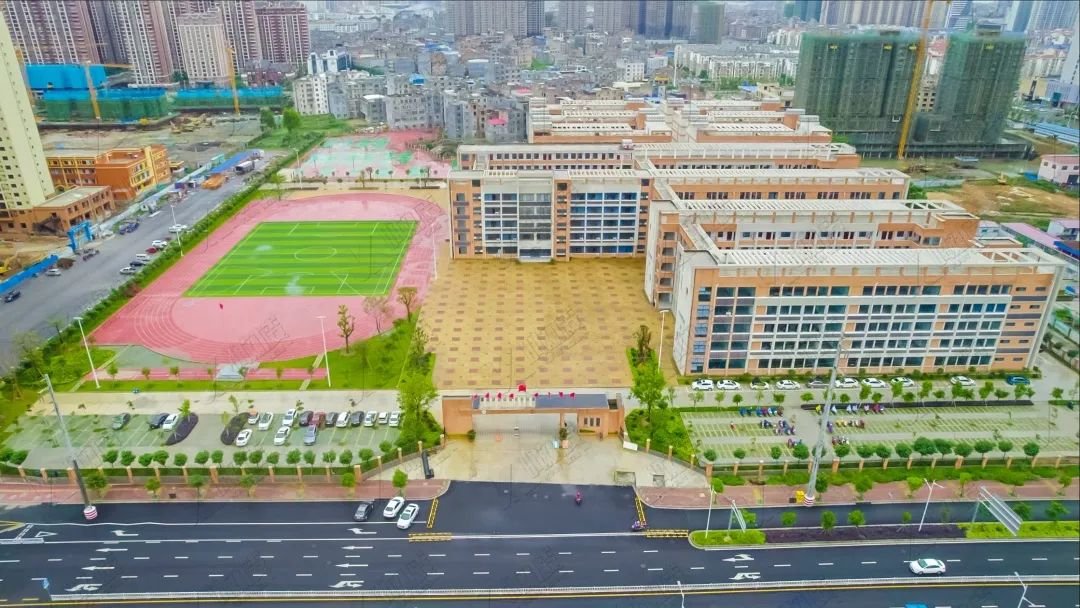 公園,鬱林路小學,荷城三中,港北區婦幼保健院,新世紀廣場,夢之島百貨