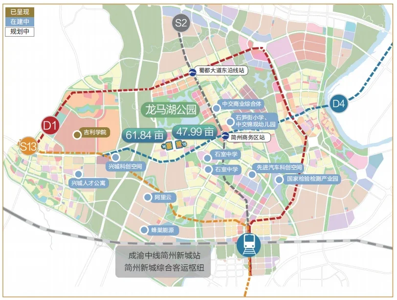 北側為已呈現的龍馬湖公園,以西靠近吉利學院,以東靠近已動工的成都市