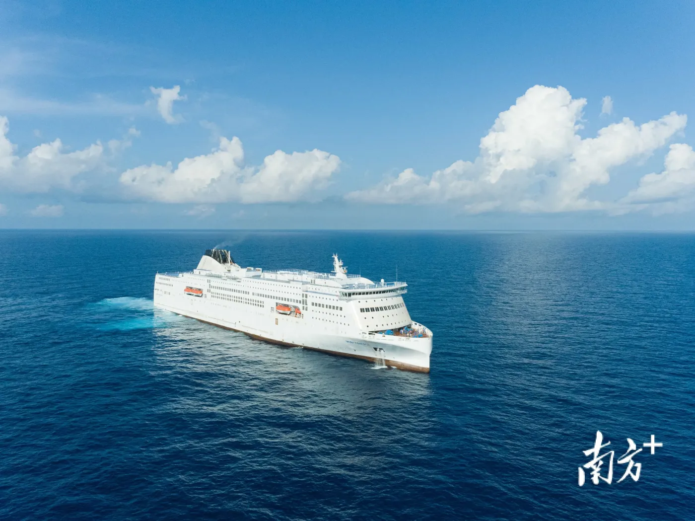 海上移动的五星级酒店全球最大豪华客滚船海试归来