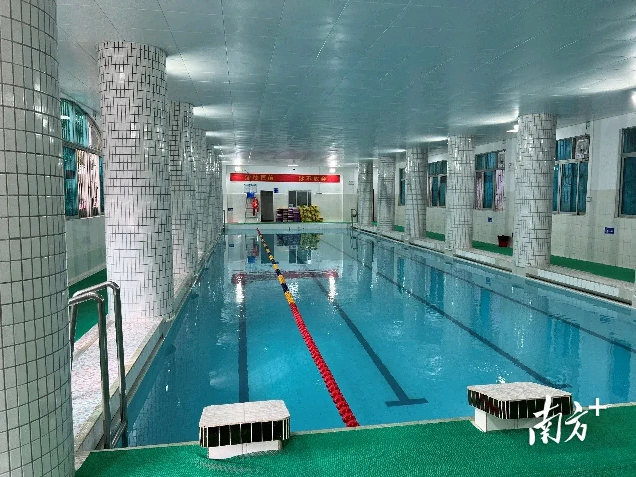 赤坎这所小学启用恒温游泳馆