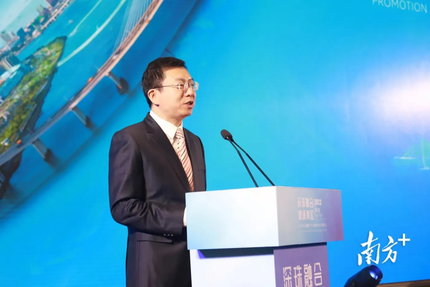 主会场上,珠海高新区党工委副书记,管委会主任王小彬作为开场嘉宾对