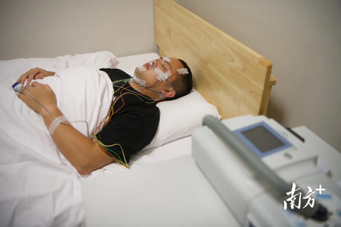 华南最大睡眠医学中心挂牌成立钟南山现场分享治疗鼾症经历