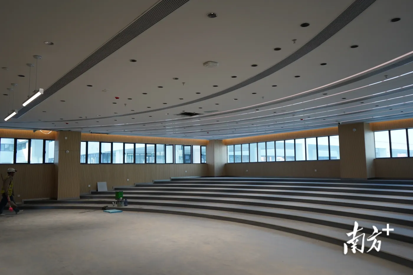 汕大东校区公共教学实验楼通过验收