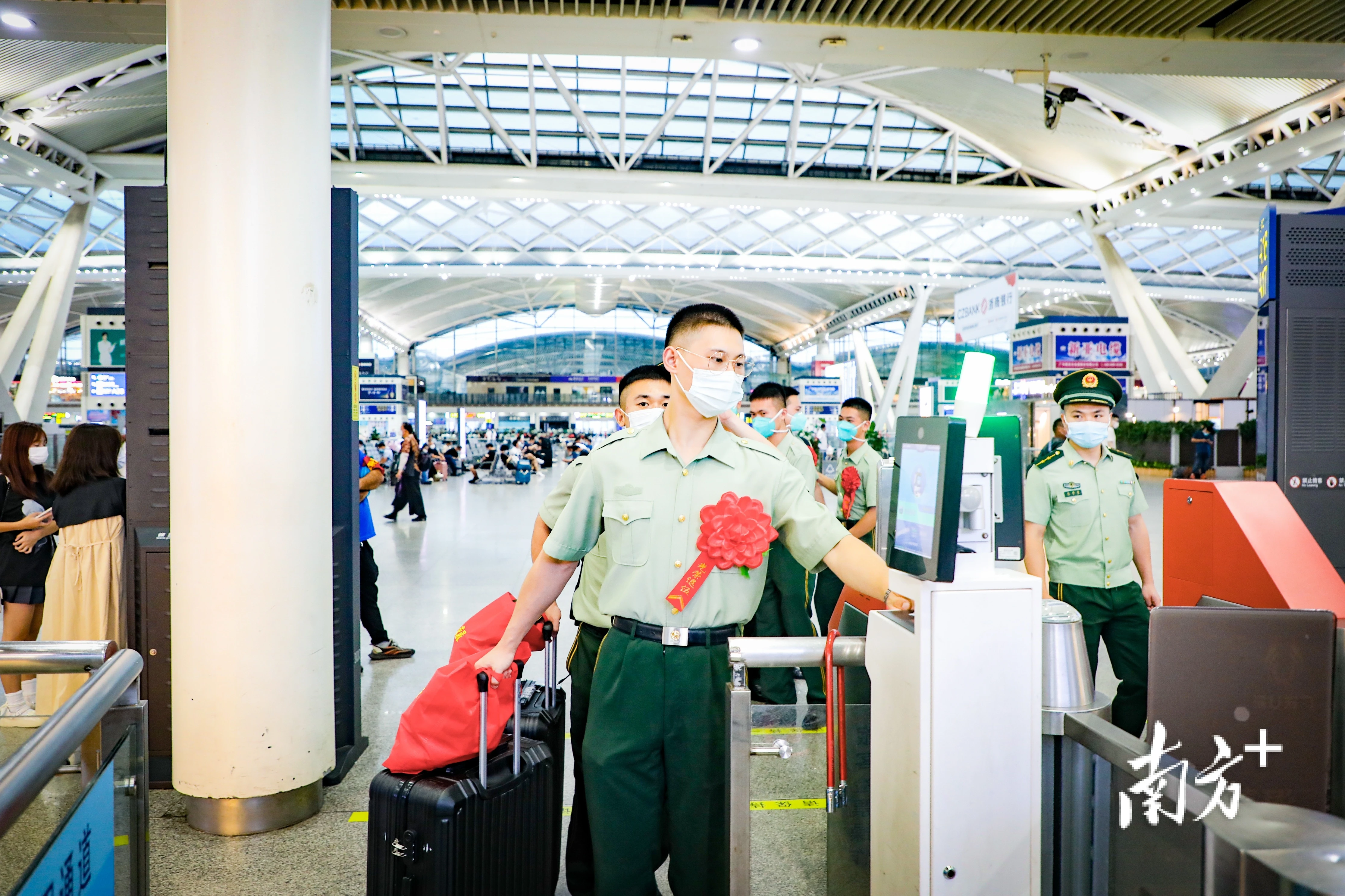 武警退役便服图片