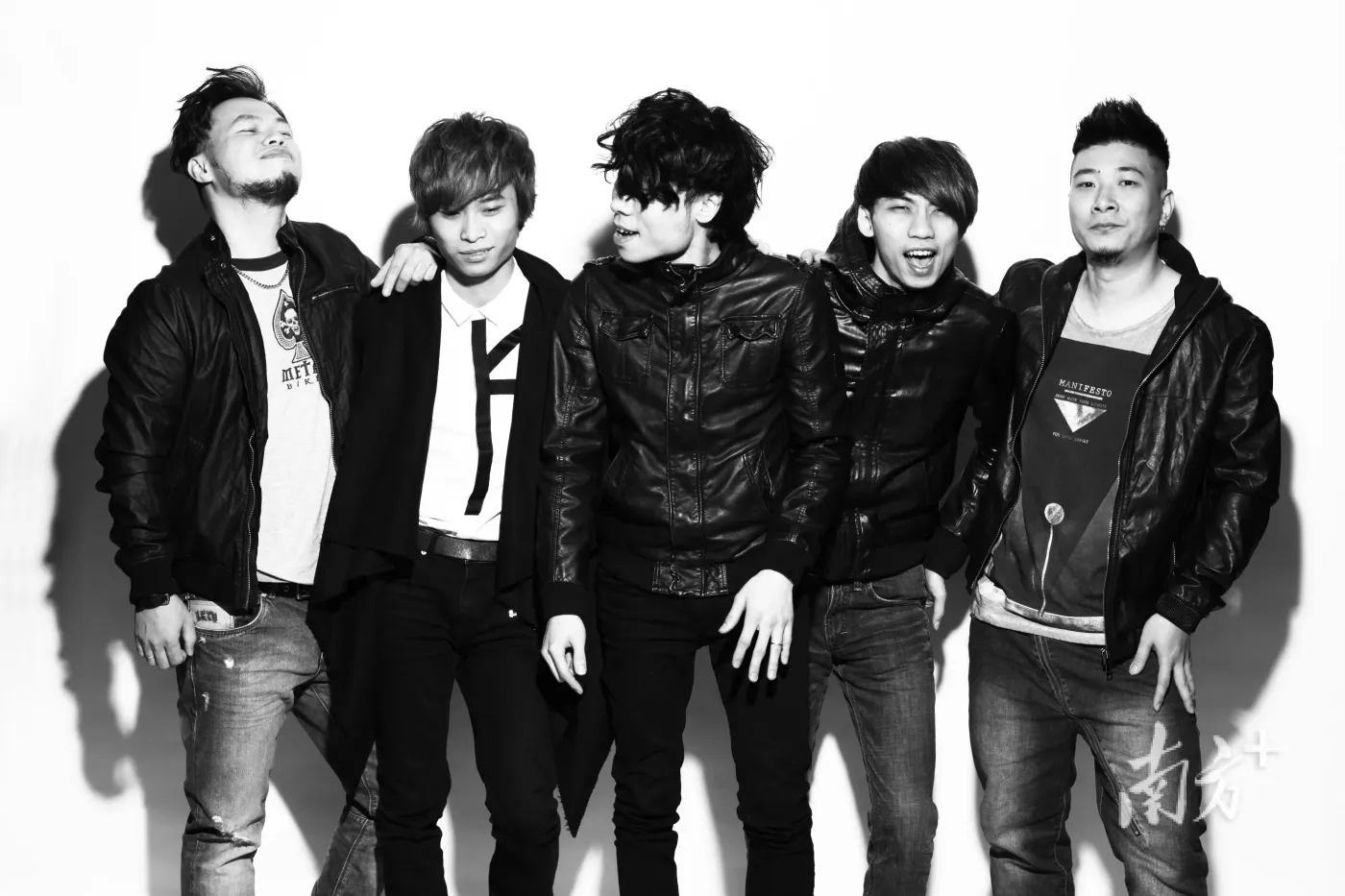 当摇滚少年成高胡乐手,他在大湾区舞台自如跨界_房产资讯_房天下