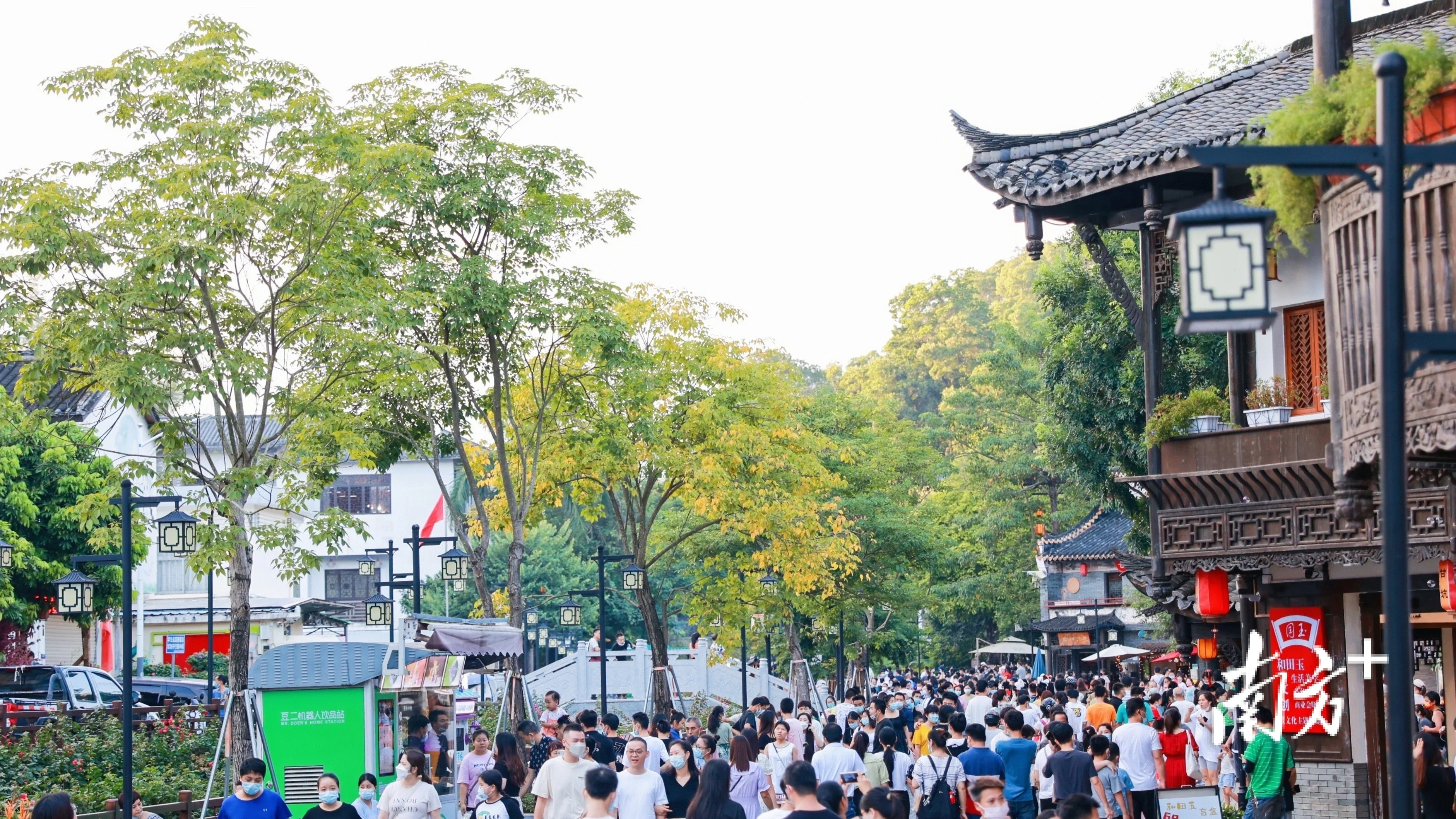 图集国庆假期深圳甘坑古镇游客乐享秋收节