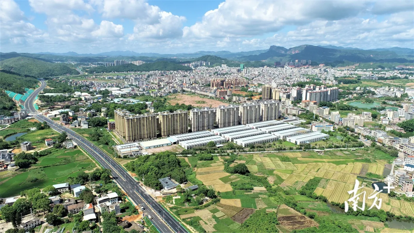 奋进十年路苏区新启航平远县精致小城笃行致远闯新路