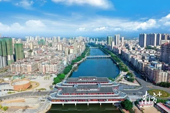 近年来,南雄市加速推进以人为核心的新型城镇化建设,通过老城区提质和