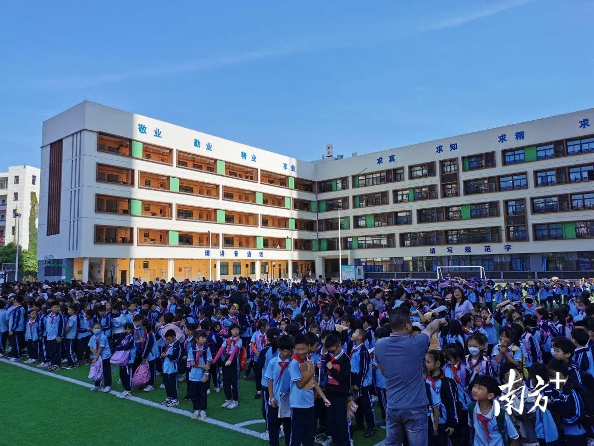 演练有方临震不慌汕尾凤山街道香洲小学开展安全逃生演练